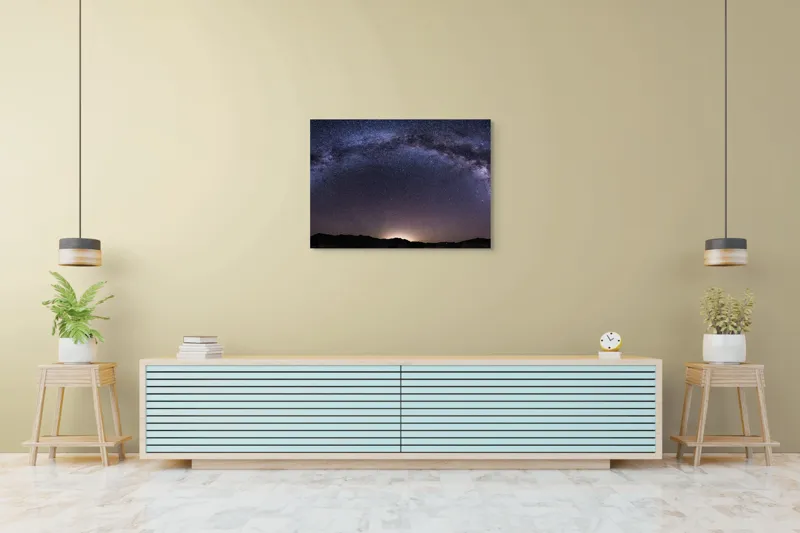 Tablou Canvas, "Calea Lactee deasupra orizontului nocturn", Stele, Galaxie, Cale, Lactee, Cer, Înstelat, Noapte, Infinit, Lumină, Arc, Univers, Mister, Splendoare, Viziune, Cosmică, 100 x 70 cm – poza 4