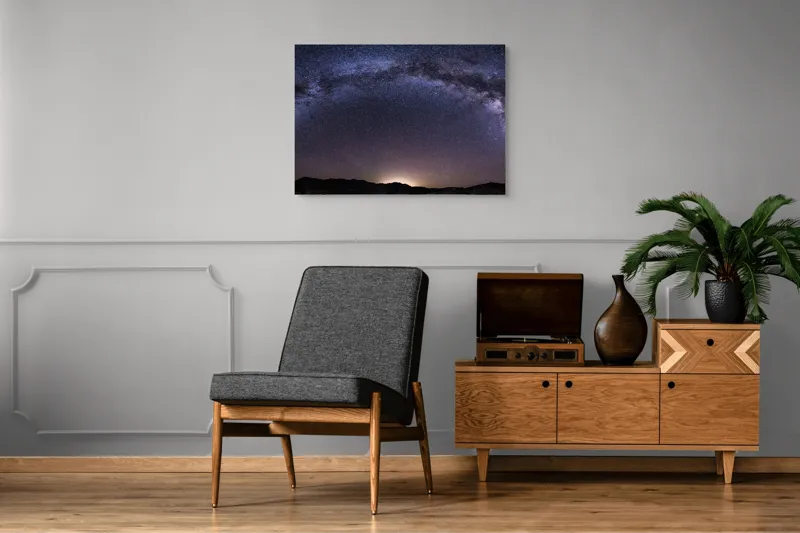 Tablou Canvas, "Calea Lactee deasupra orizontului nocturn", Stele, Galaxie, Cale, Lactee, Cer, Înstelat, Noapte, Infinit, Lumină, Arc, Univers, Mister, Splendoare, Viziune, Cosmică, 100 x 70 cm – poza 8