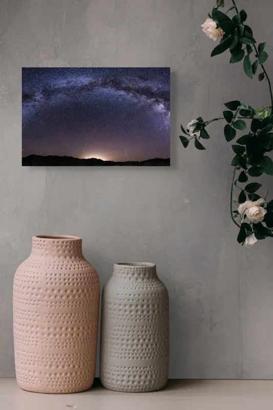 Tablou Canvas, "Calea Lactee deasupra orizontului nocturn", Stele, Galaxie, Cale, Lactee, Cer, Înstelat, Noapte, Infinit, Lumină, Arc, Univers, Mister, Splendoare, Viziune, Cosmică, 39 x 26 cm – poza 4
