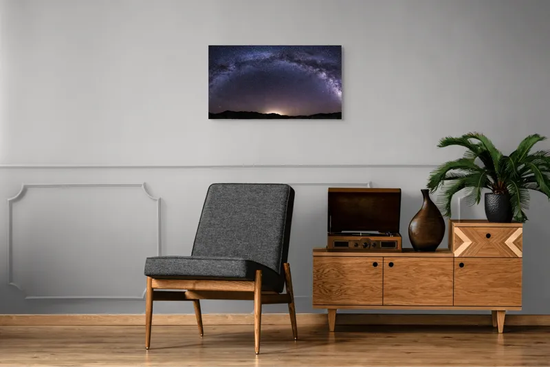 Tablou Canvas, "Calea Lactee deasupra orizontului nocturn", Stele, Galaxie, Cale, Lactee, Cer, Înstelat, Noapte, Infinit, Lumină, Arc, Univers, Mister, Splendoare, Viziune, Cosmică, 90 x 50 cm – poza 6