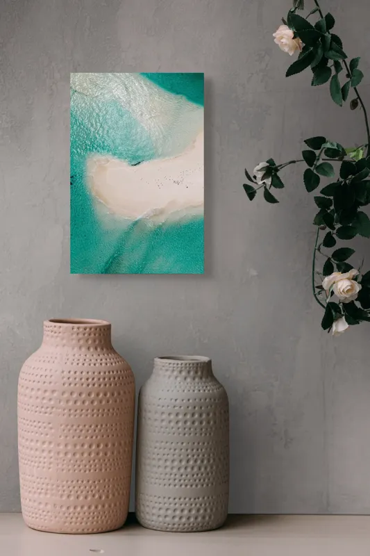 Tablou Canvas, "Insula viselor înconjurată de valuri turcoaz", Turcoaz, Nisip, Valuri, Linie De Coastă, Lumină, Textură, Natură, Serenitate, Ocean, Tranquilitate., 26 x 39 cm – poza 6
