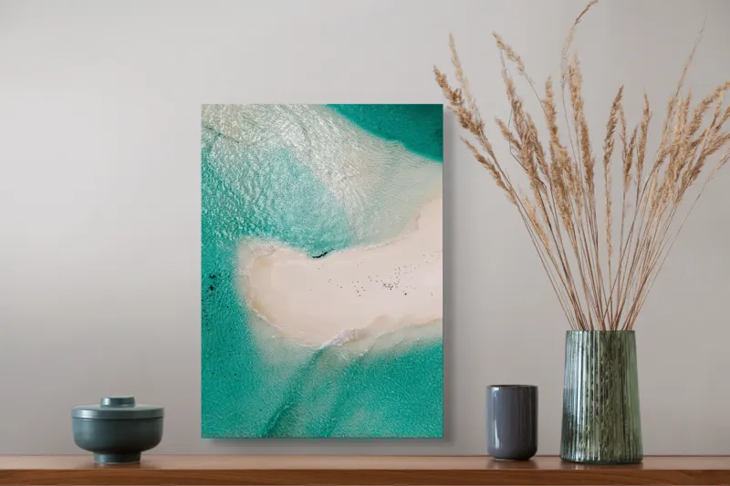 Tablou Canvas, "Insula viselor înconjurată de valuri turcoaz", Turcoaz, Nisip, Valuri, Linie De Coastă, Lumină, Textură, Natură, Serenitate, Ocean, Tranquilitate., 39 x 54 cm – poza 3