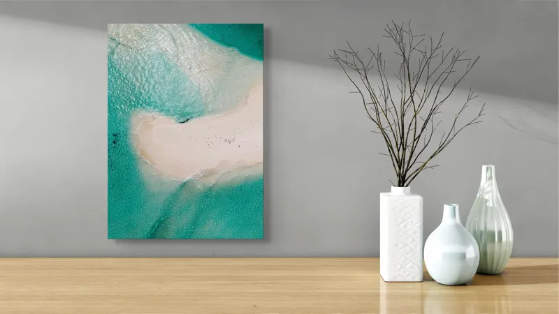 Tablou Canvas, "Insula viselor înconjurată de valuri turcoaz", Turcoaz, Nisip, Valuri, Linie De Coastă, Lumină, Textură, Natură, Serenitate, Ocean, Tranquilitate., 39 x 54 cm – poza 4