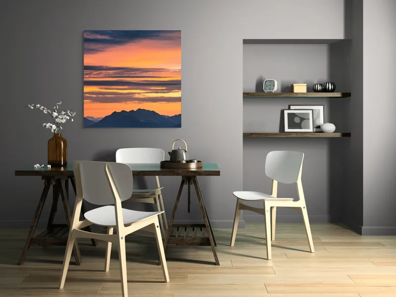 Tablou Canvas, "Apus vibrant peste munți liniștiți", Apus, Cer, Nori, Munți, Siluete, Portocaliu, Violet, Calm, Peisaj, Linie, Orizont, 100 x 100 cm – poza 6