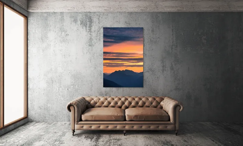 Tablou Canvas, "Apus vibrant peste munți liniștiți", Apus, Cer, Nori, Munți, Siluete, Portocaliu, Violet, Calm, Peisaj, Linie, Orizont, 100 x 150 cm – poza 6