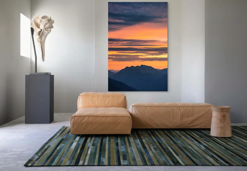Tablou Canvas, "Apus vibrant peste munți liniștiți", Apus, Cer, Nori, Munți, Siluete, Portocaliu, Violet, Calm, Peisaj, Linie, Orizont, 100 x 150 cm – poza 7