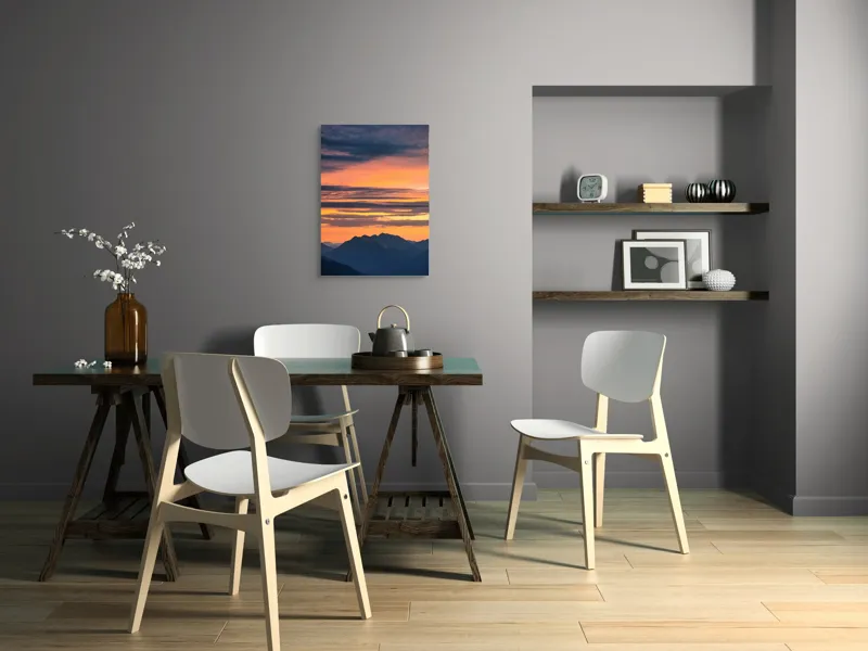 Tablou Canvas, "Apus vibrant peste munți liniștiți", Apus, Cer, Nori, Munți, Siluete, Portocaliu, Violet, Calm, Peisaj, Linie, Orizont, 50 x 70 cm – poza 5