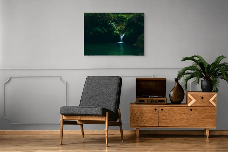 Tablou Canvas, "Cascadă ascunsă în pădurile verzi", Cascadă, Vegetație, Apă, Stâncă, Pădure, 100 x 70 cm – poza 8