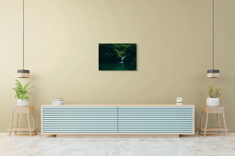 Tablou Canvas, "Cascadă ascunsă în pădurile verzi", Cascadă, Vegetație, Apă, Stâncă, Pădure, 70 x 50 cm – poza 7