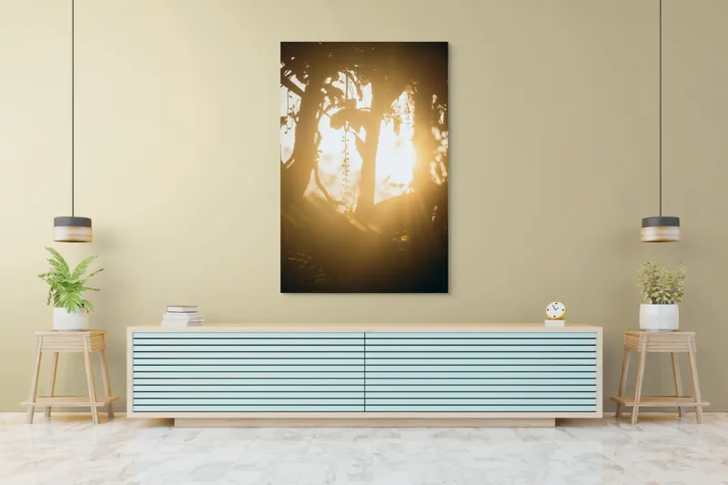 Tablou Canvas, "Lumina soarelui printre crenguțe verzi", Lumină, Siluete, Mister, Natură, Răsfirare, Contrast, Frunziș, 100 x 150 cm – poza 4