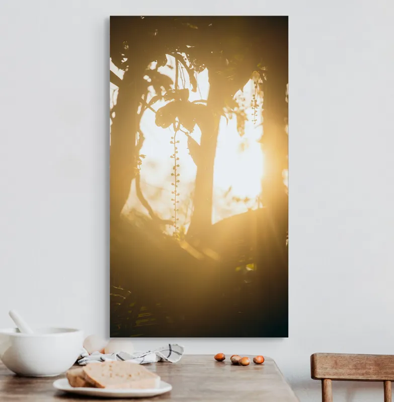 Tablou Canvas, "Lumina soarelui printre crenguțe verzi", Lumină, Siluete, Mister, Natură, Răsfirare, Contrast, Frunziș, 50 x 90 cm – poza 3
