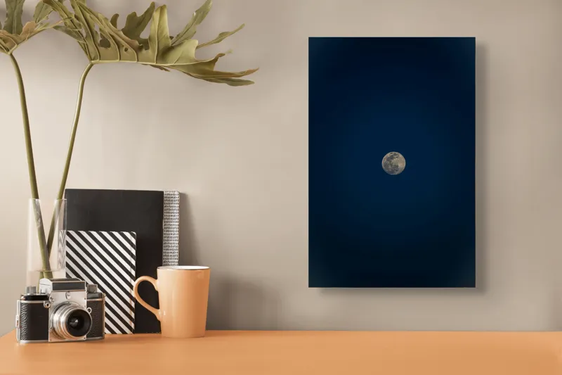 Tablou Canvas, "Luna strălucitoare pe cerul nopții", Lună, Cer, Noapte, Lumină, Mister, Serenitate, Univers, Pacea, 26 x 39 cm – poza 3