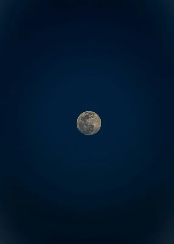 Tablou Canvas, "Luna strălucitoare pe cerul nopții", Lună, Cer, Noapte, Lumină, Mister, Serenitate, Univers, Pacea, 50 x 70 cm – poza 2