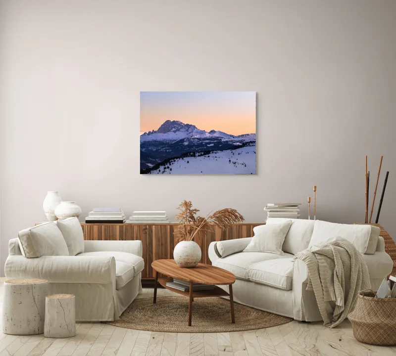 Tablou Canvas, "Răsărit peste munții înzăpeziți ai iernii", Munte, Zăpadă, Apus, Cer, Pădure, Liniște, Peisaj, Frumusețe, Natură, 100 x 70 cm – poza 3