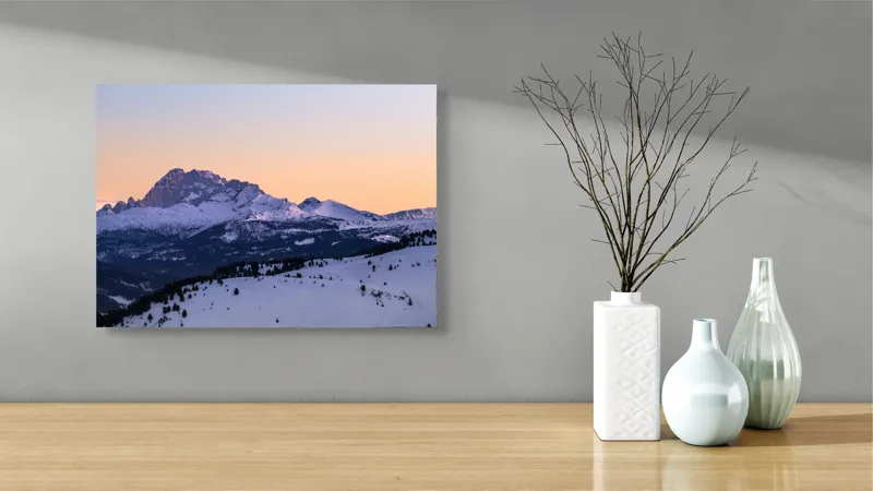 Tablou Canvas, "Răsărit peste munții înzăpeziți ai iernii", Munte, Zăpadă, Apus, Cer, Pădure, Liniște, Peisaj, Frumusețe, Natură, 54 x 39 cm – poza 3