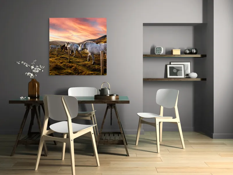 Tablou Canvas, "Cai în amurg pe dealuri sub cerceaf de apus", Calm, Peisaj, Căi, Asfințit, Cer, Munți, Gard, Paradis, Pășune, Frumusețe, 100 x 100 cm – poza 6