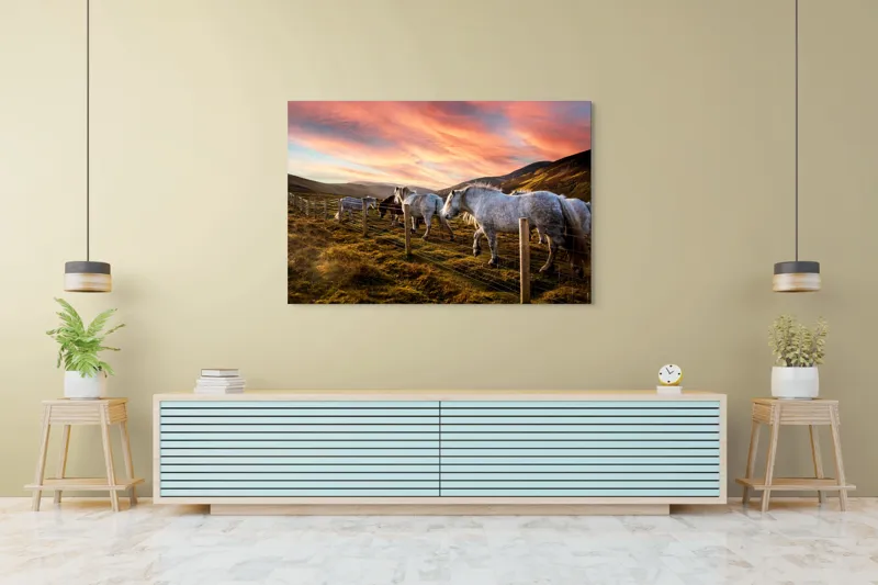 Tablou Canvas, "Cai în amurg pe dealuri sub cerceaf de apus", Calm, Peisaj, Căi, Asfințit, Cer, Munți, Gard, Paradis, Pășune, Frumusețe, 150 x 100 cm – poza 6