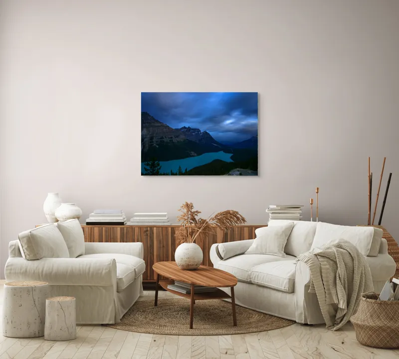 Tablou Canvas, "Lacul albastru sub cer înnorat", Mister, Albastru, Serenitate, Măreție, Natură, Pitoresc, Liniște, Dramatic, Impresionant, Pacificator, 100 x 70 cm – poza 3