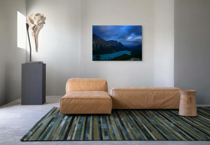 Tablou Canvas, "Lacul albastru sub cer înnorat", Mister, Albastru, Serenitate, Măreție, Natură, Pitoresc, Liniște, Dramatic, Impresionant, Pacificator, 100 x 70 cm – poza 7