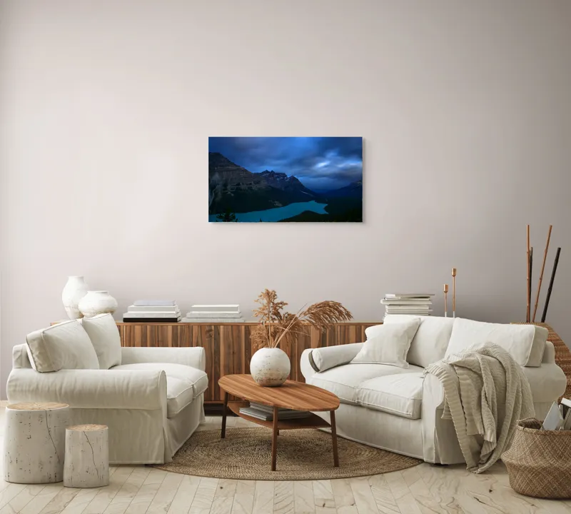 Tablou Canvas, "Lacul albastru sub cer înnorat", Mister, Albastru, Serenitate, Măreție, Natură, Pitoresc, Liniște, Dramatic, Impresionant, Pacificator, 90 x 50 cm – poza 4