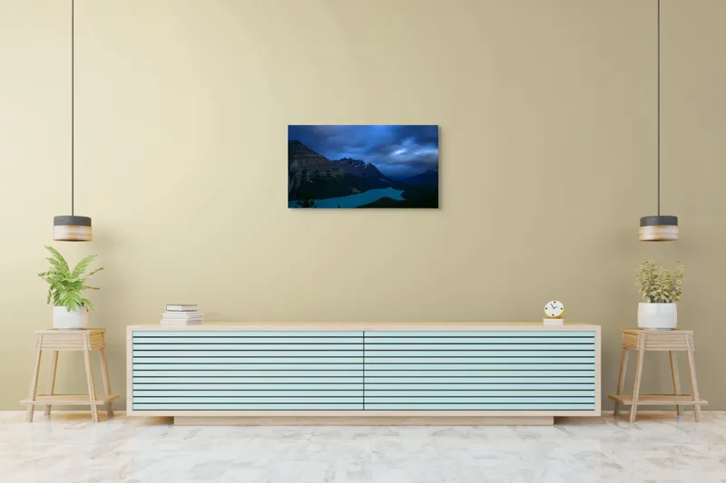 Tablou Canvas, "Lacul albastru sub cer înnorat", Mister, Albastru, Serenitate, Măreție, Natură, Pitoresc, Liniște, Dramatic, Impresionant, Pacificator, 90 x 50 cm – poza 5