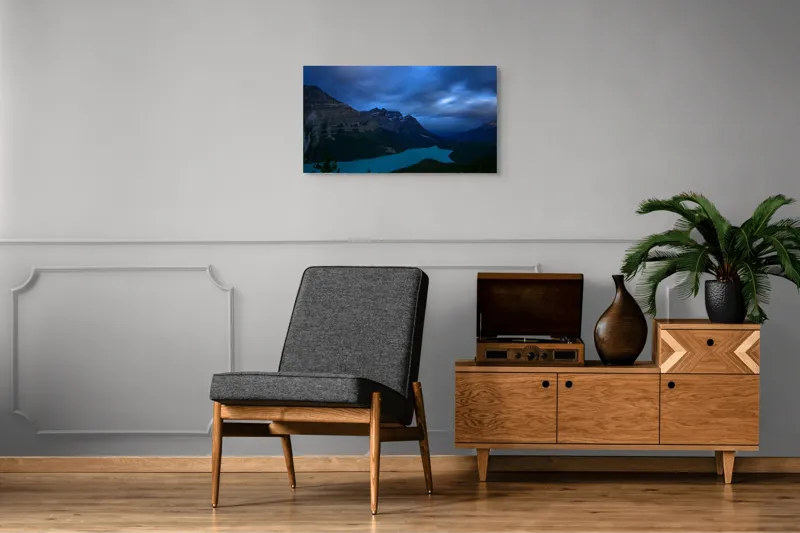 Tablou Canvas, "Lacul albastru sub cer înnorat", Mister, Albastru, Serenitate, Măreție, Natură, Pitoresc, Liniște, Dramatic, Impresionant, Pacificator, 90 x 50 cm – poza 6