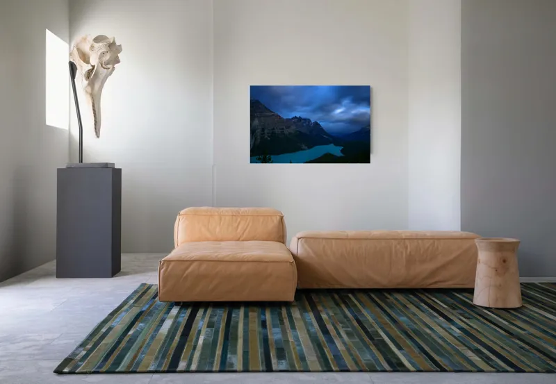 Tablou Canvas, "Lacul albastru sub cer înnorat", Mister, Albastru, Serenitate, Măreție, Natură, Pitoresc, Liniște, Dramatic, Impresionant, Pacificator, 90 x 50 cm – poza 8