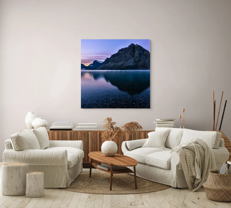 Tablou Canvas, "Reflexia munților în apa limpede", Serenitate, Reflecție, Munți, Apus, Liniște, Natură, 100 x 100 cm – poza 3