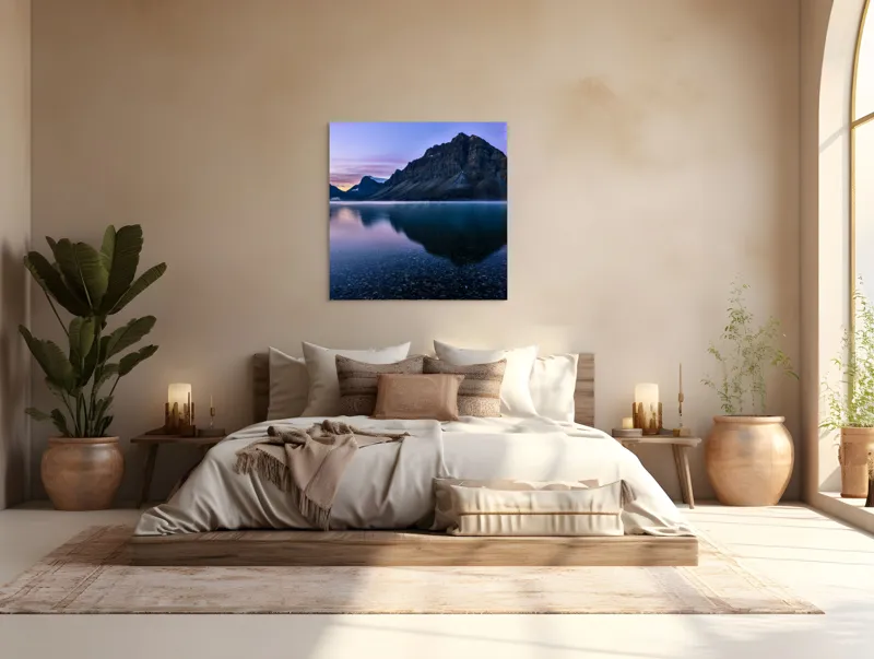 Tablou Canvas, "Reflexia munților în apa limpede", Serenitate, Reflecție, Munți, Apus, Liniște, Natură, 100 x 100 cm – poza 4