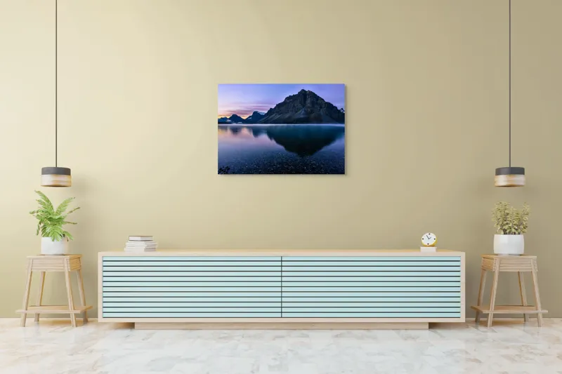 Tablou Canvas, "Reflexia munților în apa limpede", Serenitate, Reflecție, Munți, Apus, Liniște, Natură, 100 x 70 cm – poza 4