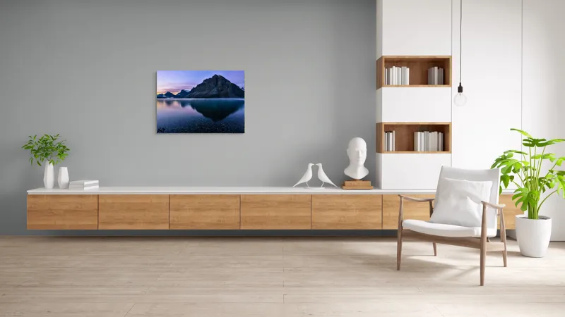 Tablou Canvas, "Reflexia munților în apa limpede", Serenitate, Reflecție, Munți, Apus, Liniște, Natură, 100 x 70 cm – poza 6