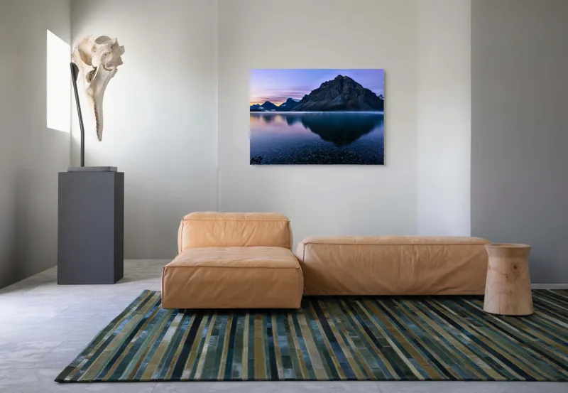 Tablou Canvas, "Reflexia munților în apa limpede", Serenitate, Reflecție, Munți, Apus, Liniște, Natură, 100 x 70 cm – poza 7