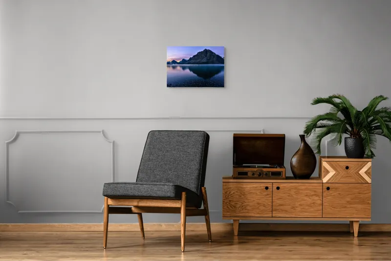 Tablou Canvas, "Reflexia munților în apa limpede", Serenitate, Reflecție, Munți, Apus, Liniște, Natură, 54 x 39 cm – poza 7