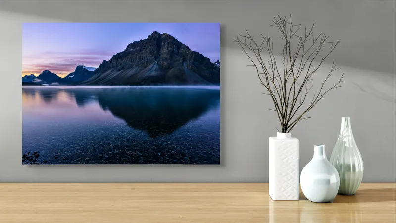 Tablou Canvas, "Reflexia munților în apa limpede", Serenitate, Reflecție, Munți, Apus, Liniște, Natură, 70 x 50 cm – poza 3