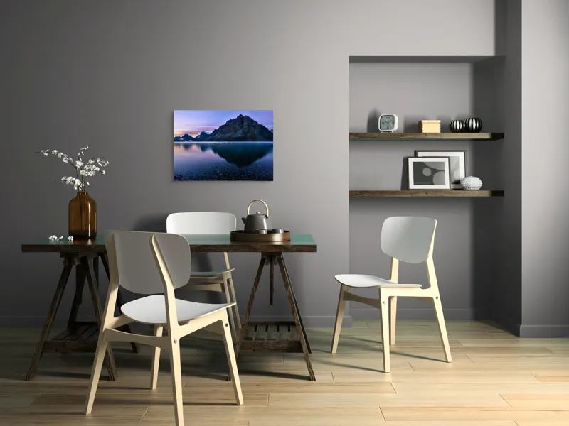 Tablou Canvas, "Reflexia munților în apa limpede", Serenitate, Reflecție, Munți, Apus, Liniște, Natură, 70 x 50 cm – poza 5