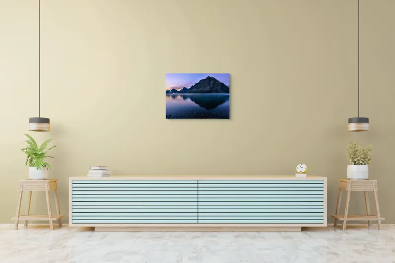 Tablou Canvas, "Reflexia munților în apa limpede", Serenitate, Reflecție, Munți, Apus, Liniște, Natură, 70 x 50 cm – poza 7