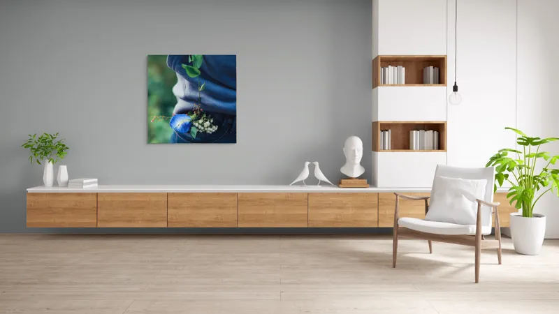 Tablou Canvas, "Floare albastră la brâu de blugi", Flori, Albastru, Blugi, Frunze, Natură, Eșarfă, Tandrețe, Casual, Verde, Detaliu, 100 x 100 cm – poza 8
