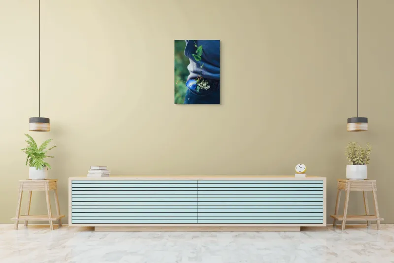 Tablou Canvas, "Floare albastră la brâu de blugi", Flori, Albastru, Blugi, Frunze, Natură, Eșarfă, Tandrețe, Casual, Verde, Detaliu, 50 x 70 cm – poza 6
