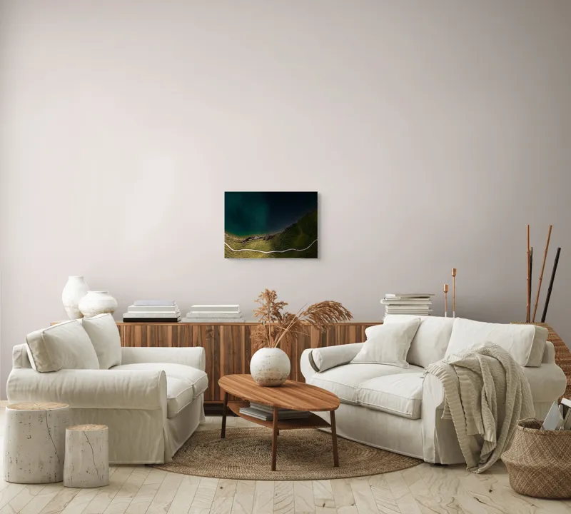 Tablou Canvas, "Drumul șerpuitor lângă lacul albastru", Peisaj, Contrast, Apă, Mal, Traseu, Verdeață, Natură, Linie, Perspectivă, Frumusețe, 54 x 39 cm – poza 5