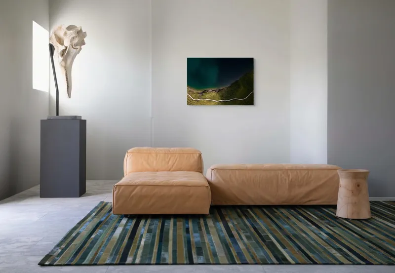 Tablou Canvas, "Drumul șerpuitor lângă lacul albastru", Peisaj, Contrast, Apă, Mal, Traseu, Verdeață, Natură, Linie, Perspectivă, Frumusețe, 70 x 50 cm – poza 8