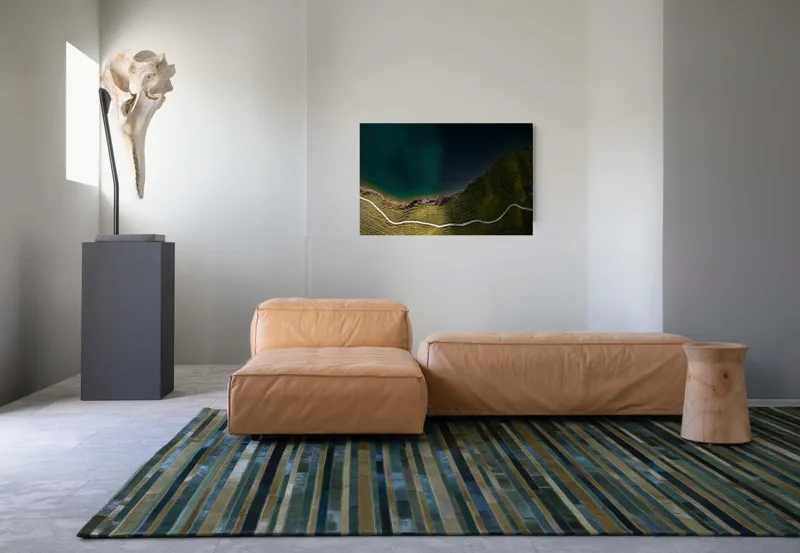 Tablou Canvas, "Drumul șerpuitor lângă lacul albastru", Peisaj, Contrast, Apă, Mal, Traseu, Verdeață, Natură, Linie, Perspectivă, Frumusețe, 90 x 50 cm – poza 8