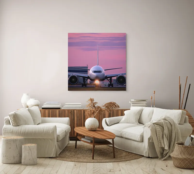 Tablou Canvas, "Avion pregătit de decolare la apus", Avion, Răsărit, Cer, Pista, Zbor, Călătorie, Aripi, Horizont, Nori, Lumini, 100 x 100 cm – poza 3