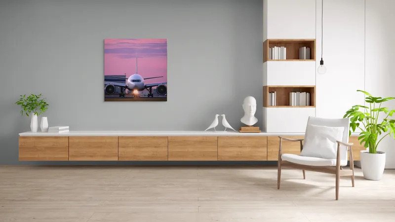 Tablou Canvas, "Avion pregătit de decolare la apus", Avion, Răsărit, Cer, Pista, Zbor, Călătorie, Aripi, Horizont, Nori, Lumini, 100 x 100 cm – poza 8