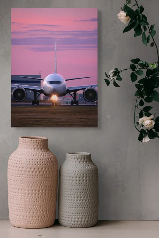 Tablou Canvas, "Avion pregătit de decolare la apus", Avion, Răsărit, Cer, Pista, Zbor, Călătorie, Aripi, Horizont, Nori, Lumini, 39 x 54 cm – poza 6
