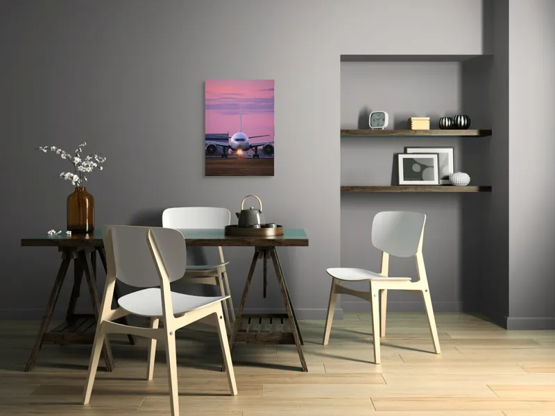 Tablou Canvas, "Avion pregătit de decolare la apus", Avion, Răsărit, Cer, Pista, Zbor, Călătorie, Aripi, Horizont, Nori, Lumini, 50 x 70 cm – poza 5
