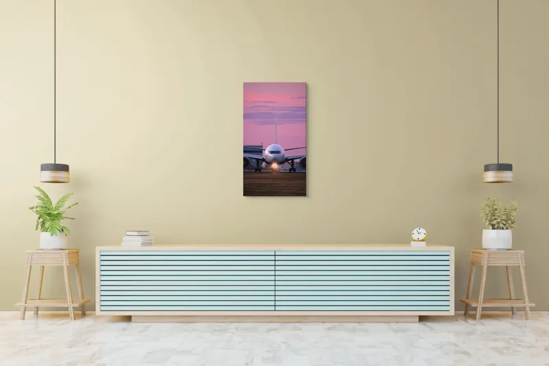 Tablou Canvas, "Avion pregătit de decolare la apus", Avion, Răsărit, Cer, Pista, Zbor, Călătorie, Aripi, Horizont, Nori, Lumini, 50 x 90 cm – poza 6