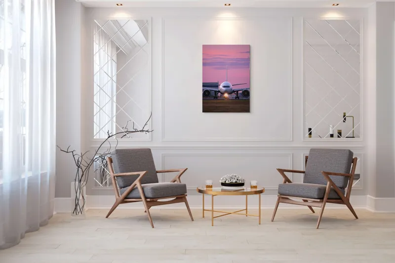 Tablou Canvas, "Avion pregătit de decolare la apus", Avion, Răsărit, Cer, Pista, Zbor, Călătorie, Aripi, Horizont, Nori, Lumini, 70 x 100 cm – poza 8