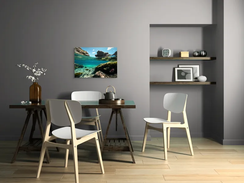 Tablou Canvas, "Lumea subacvatică îmbrațișată de soare", Stânci, Apă, Albastru, Pești, Corali, Cer, Nor, Lumină, 70 x 50 cm – poza 5