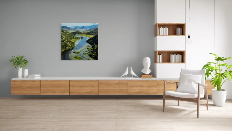 Tablou Canvas, "Vârtejul liniștit al râului verde", Peisaj, Râu, Munți, Vegetație, Cer, Natură, Albastru, Verde, Liniște, Tranquilitate, 100 x 100 cm – poza 8