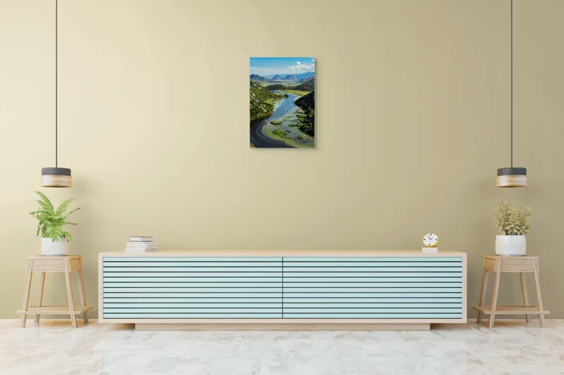 Tablou Canvas, "Vârtejul liniștit al râului verde", Peisaj, Râu, Munți, Vegetație, Cer, Natură, Albastru, Verde, Liniște, Tranquilitate, 50 x 70 cm – poza 6